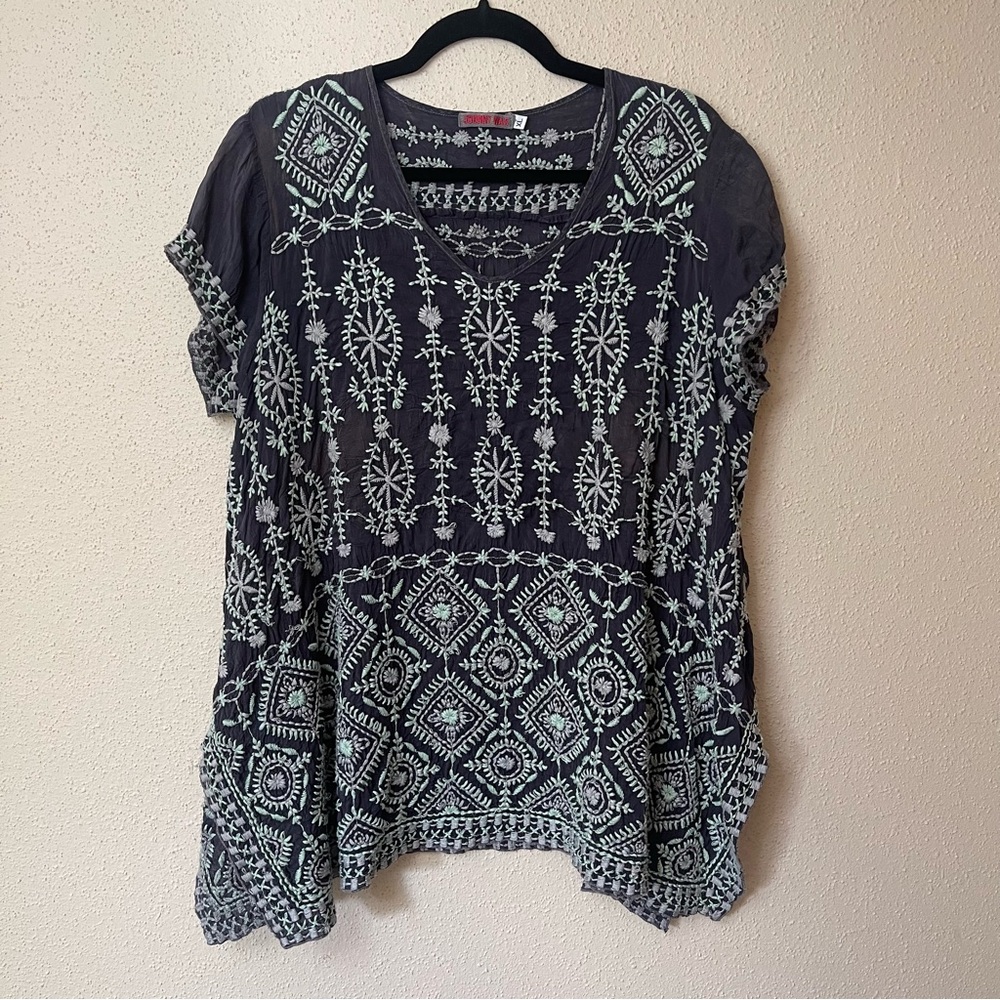 Johnny Was Kyuss Short sleeve navy blue embroidered blouse
